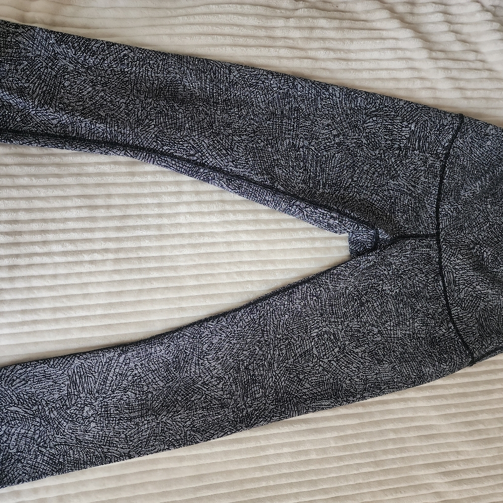 Lululemon Size 4 Cropped Leggings